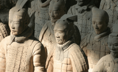 Scopri la Cina con un tour individuale personalizzato di 14 giorni da Roma: visita le città più iconiche come Pechino, Shanghai, Guilin e Xi’an. Inclusi voli diretti, hotel 4 stelle, pasti e visite guidate. Partenza garantita ad agosto 2025. Vivrai un'esperienza unica tra cultura millenaria, paesaggi mozzafiato e tradizioni autentiche. Ammira la Grande Muraglia, naviga sul fiume Li, esplora templi antichi e grattacieli futuristici. Un viaggio completo e senza pensieri, perfetto per viaggiatori che cercano comodità, qualità e immersione totale nella magia della Cina. Prenota ora il tuo prossimo sogno asiatico!