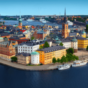 Il Nord Europa è una destinazione sempre più ambita dai viaggiatori in cerca di cultura, tranquillità e bellezze naturali uniche. Se stai pianificando una vacanza estiva memorabile, non puoi lasciarti sfuggire l’opportunità di esplorare le meraviglie del Baltico con il nostro Tour del Baltico , un itinerario di 10 giorni/9 notti che ti porterà dalle luci di Stoccolma alla magia di Vilnius. Perché scegliere il Tour del Baltico? Il Nord Europa offre una combinazione unica di paesaggi mozzafiato, storia millenaria e cultura vibrante. Durante questo tour, potrai: Esplorare le capitali più affascinanti: Dalla moderna Stoccolma alla dinamica Vilnius, ogni città ha qualcosa di unico da offrire. Vivere esperienze uniche: Dal tramonto boreale a una crociera notturna sul mare, sarai immerso in atmosfere indimenticabili. Scoprire la natura: Le spiagge della costa estone, le foreste della Lettonia e le montagne della Svezia ti regaleranno momenti di pura rilassamento. Assaporare la tradizione: Cucina locale, architettura storica e abitudini locali ti faranno sentire parte integrante della cultura nordica. Dettagli dell’offerta: Itinerario: Giorno 1: Arrivo a Stoccolma Giorno 2: Visita guidata di Stoccolma Giorno 3: Crociera notturna verso Helsinki Giorno 4: Scopri Helsinki e le sue attrazioni Giorno 5: Trasferimento a Tallinn Giorno 6: Esplora Tallinn e le sue mura medievali Giorno 7: Viaggio verso Pärnu e visita alla costa estone Giorno 8: Trasferimento a Riga, capitale della Lettonia Giorno 9: Escursione a Rundale e ritorno a Vilnius Giorno 10: Visitare Vilnius e partenza Incluso nell’offerta: Sistemazione in hotel 4 stelle Colazione inclusa ogni giorno Visite guidate nelle principali città Trasferimenti inclusi Crociera notturna Guida multilingue Prezzo speciale: Da €1639 a persona Un’occasione imperdibile per chi vuole immergersi nella cultura nordica senza rinunciare al comfort e alla qualità. I vantaggi di scegliere il Tour del Baltico Convenienza: Tutto organizzato per te, senza dover pensare ai dettagli. Varietà: Ogni giorno una nuova città, una nuova esperienza. Cultura: Assapora la storia e la tradizione di ogni nazione visitata. Natura: Goditi paesaggi mozzafiato e attività all’aperto.
